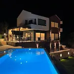 빌라 Greenblue - Unique In Nature With A Pool 페티예