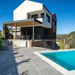 빌라 Greenblue - Unique In Nature With A Pool