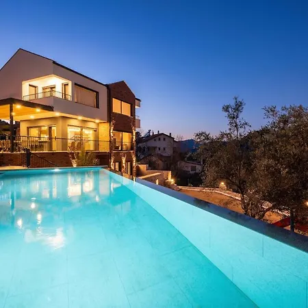 Greenblue - Unique In Nature With A Pool 别墅