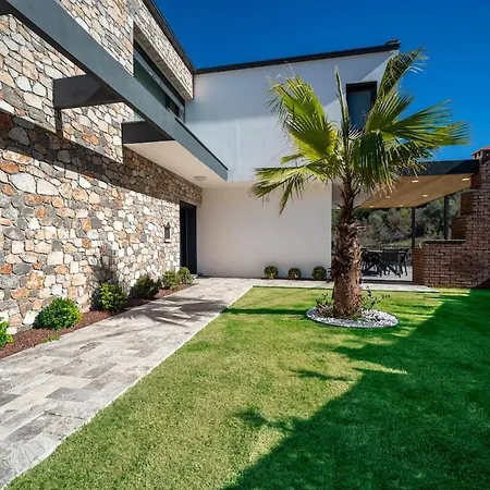 Greenblue - Unique In Nature With A Pool 别墅