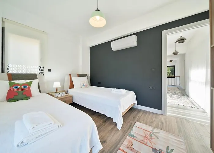 Greenblue - Unique In Nature With A Pool * Φετιγιέ