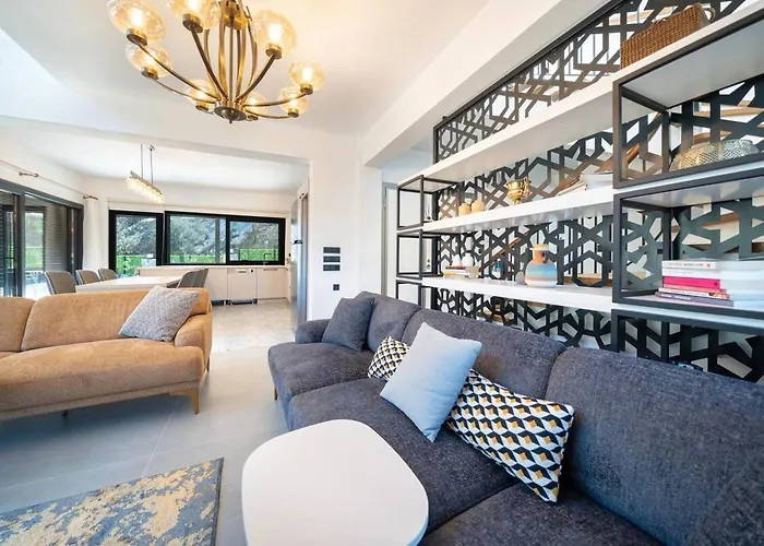 Greenblue - Unique In Nature With A Pool * Φετιγιέ