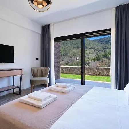 Greenblue - Unique In Nature With A Pool