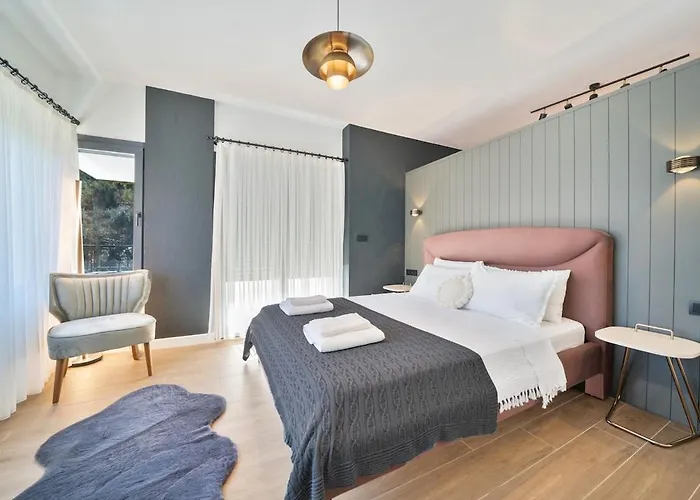 Greenblue - Unique In Nature With A Pool