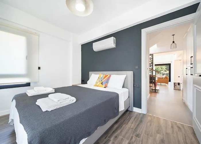 Greenblue - Unique In Nature With A Pool