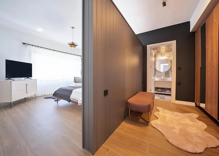 Greenblue - Unique In Nature With A Pool