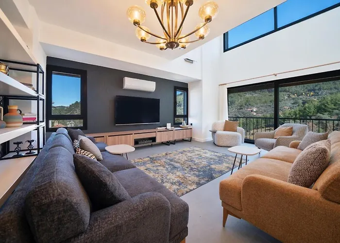 Greenblue - Unique In Nature With A Pool