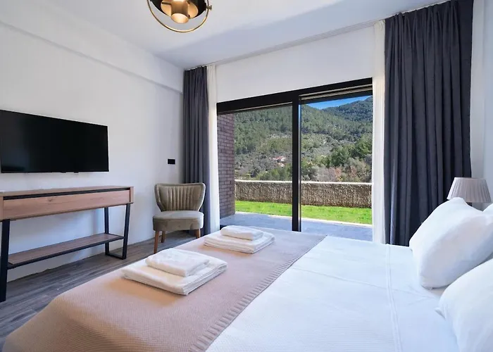 Greenblue - Unique In Nature With A Pool